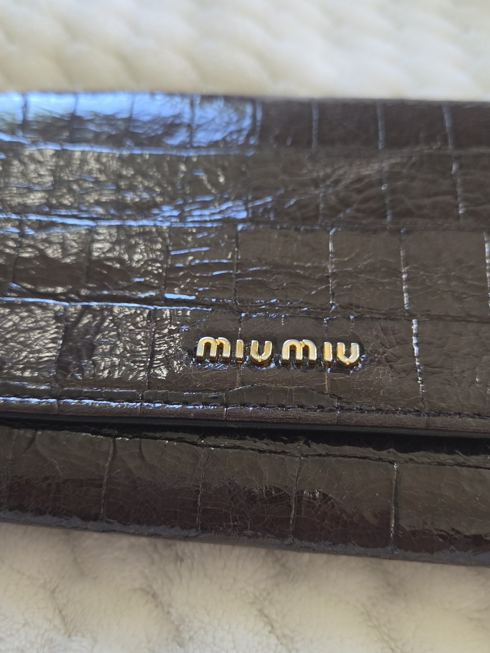 Miu Miu Croc-Embossed Leather Key & Card Holder in Dark Brown with Gold Logo - Picture 3 of 16